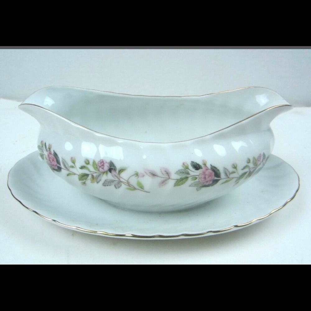 Vintage Creative fine china Regency Rose 9” gravy boat.